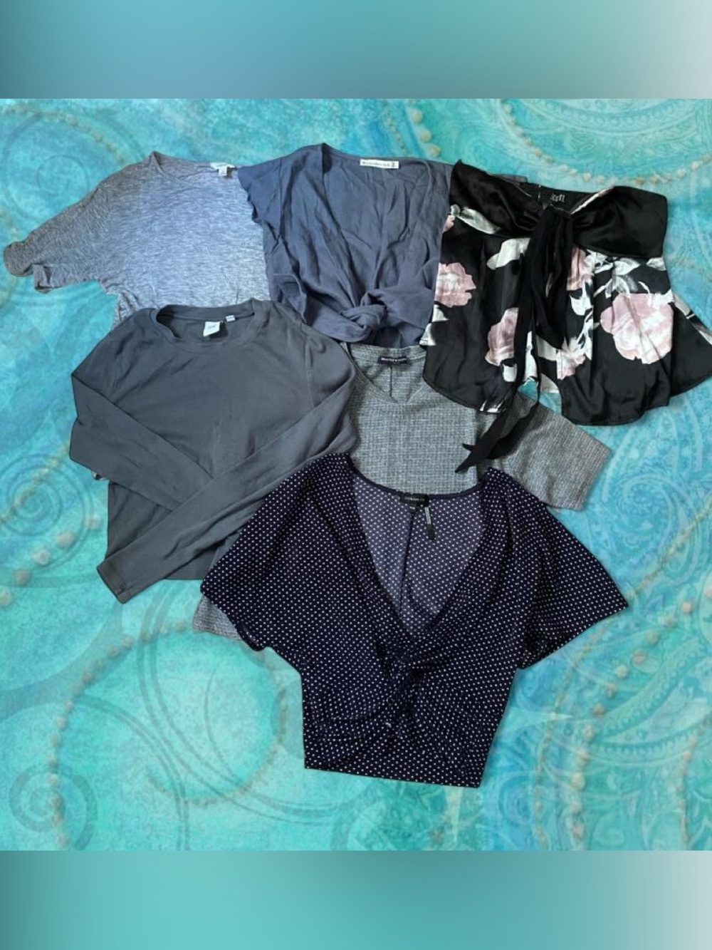 6 women’s XS - SMALL tops bundle TNA Brandy Melville Abercrombie Aritzia